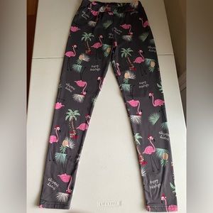 Like New Yado Happy Holidays Flamingo Leggings, size Sm/Med